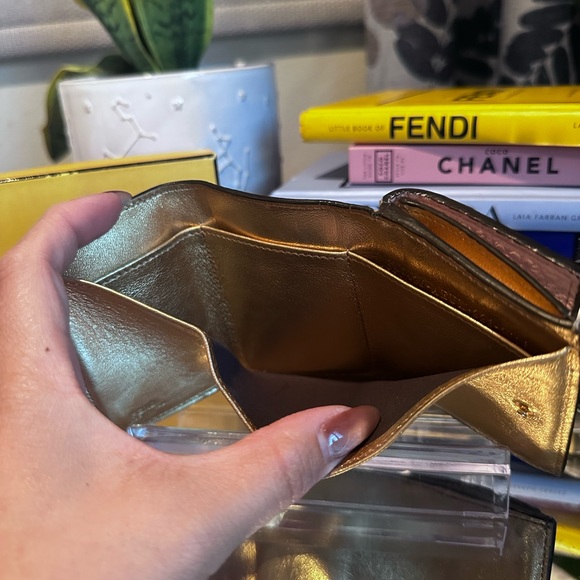 Fendi Peekaboo Kiss-lock Compact Wallet - Picture 10 of 12